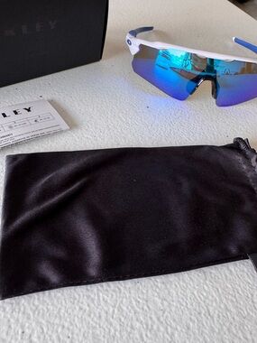Oakley White Frame Sunglasses with Blue Mirrored Lens and Black Pouch